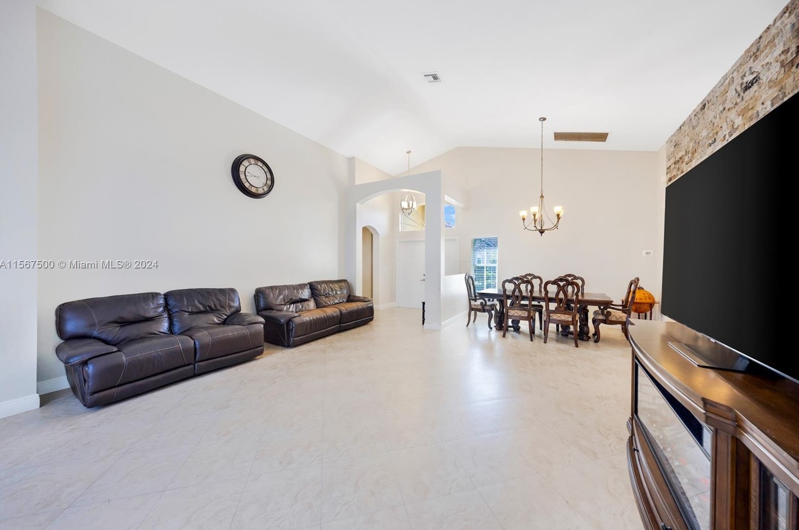 9325 Cove Point Cir, Boynton Beach FL  33472-2767 exterior