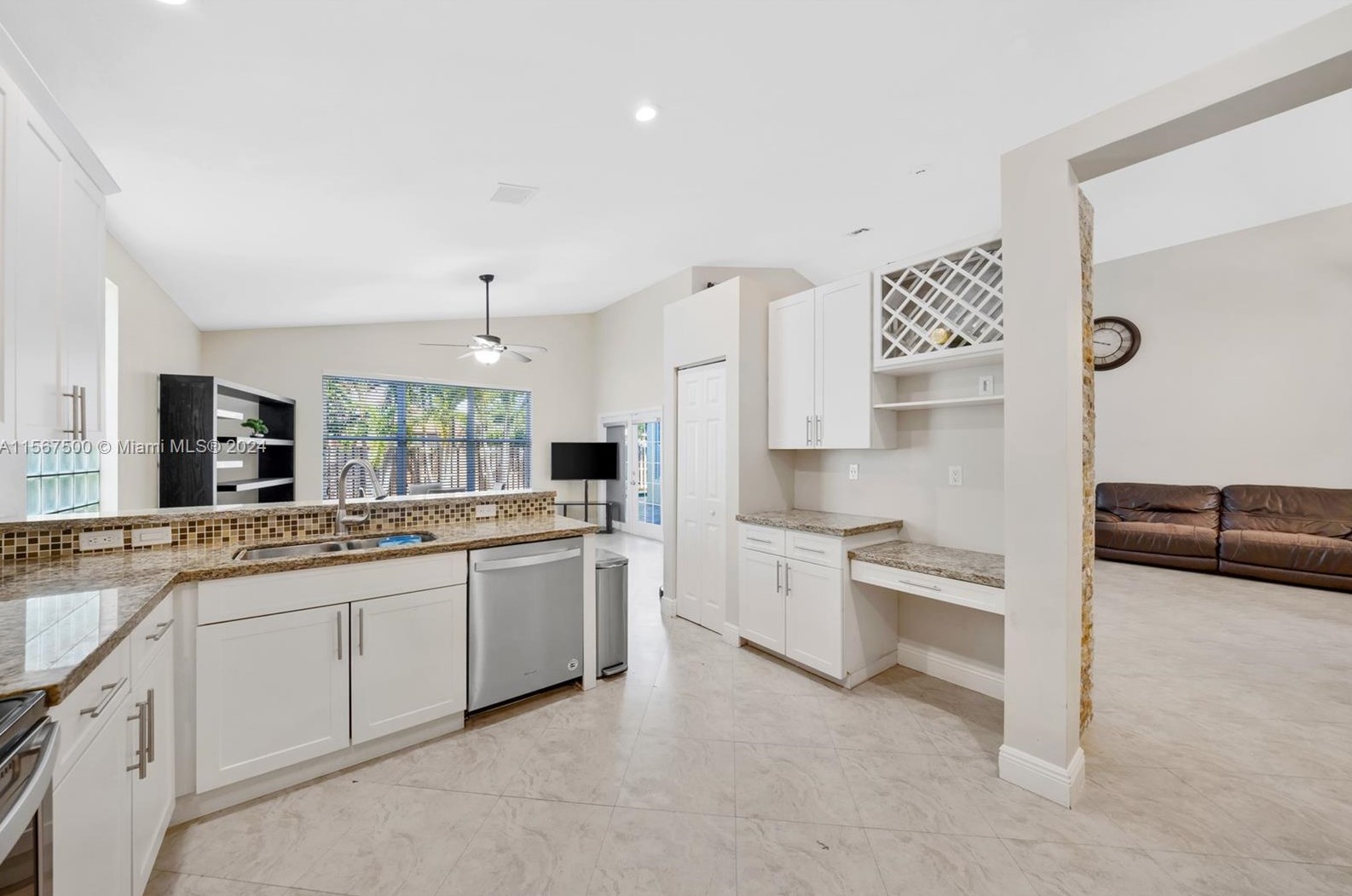 9325 Cove Point Cir, Boynton Beach FL  33472-2767 exterior