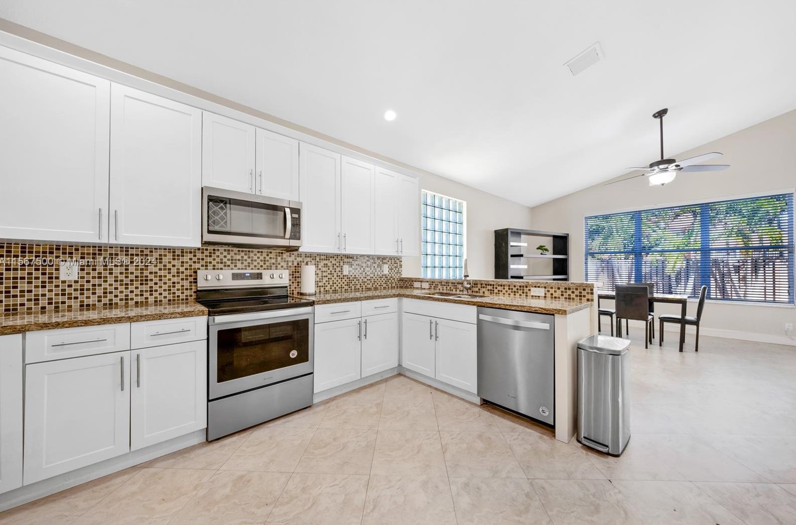 9325 Cove Point Cir, Boynton Beach FL  33472-2767 exterior