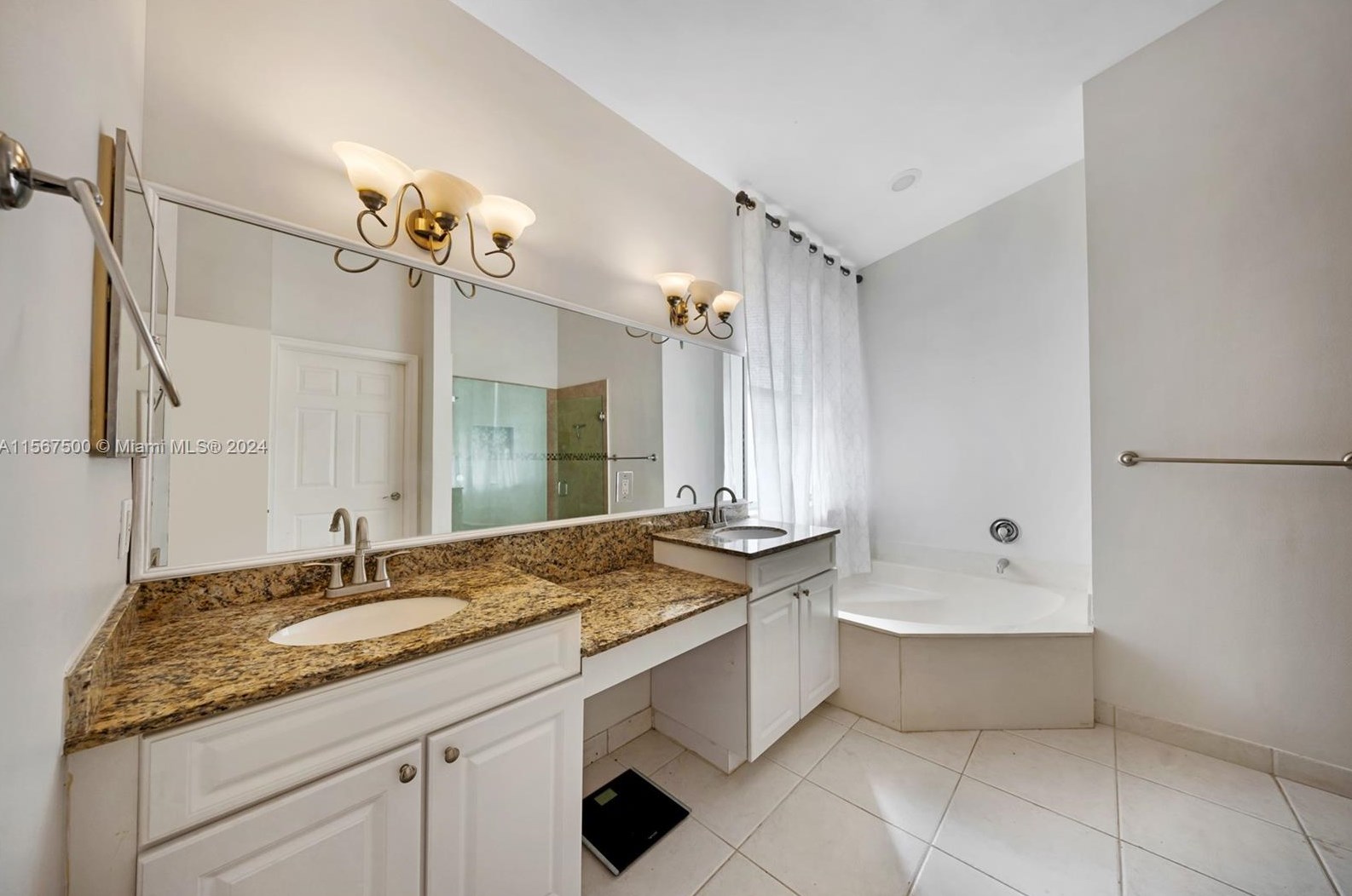 9325 Cove Point Cir, Boynton Beach FL  33472-2767 exterior