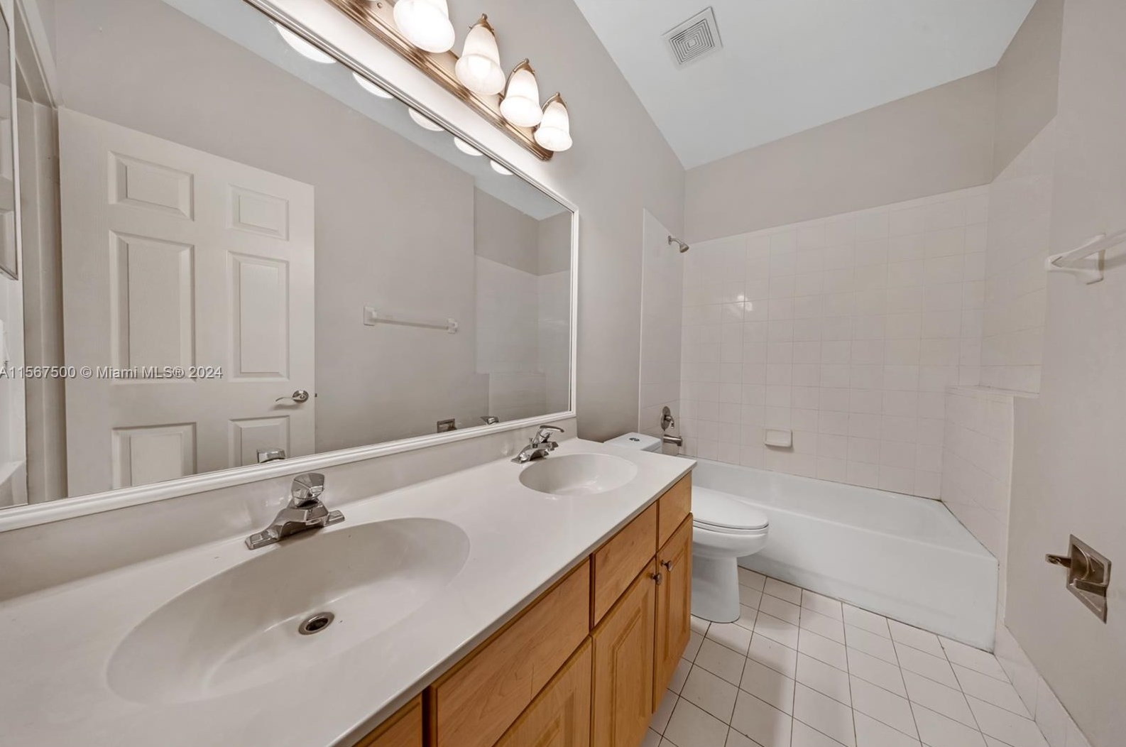 9325 Cove Point Cir, Boynton Beach FL  33472-2767 exterior