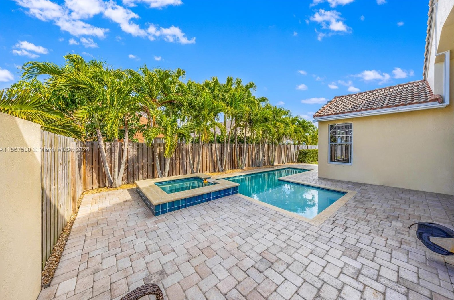 9325 Cove Point Cir, Boynton Beach FL  33472-2767 exterior