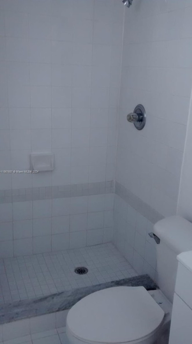 2903 Miami Beach Blvd, Miami FL exterior