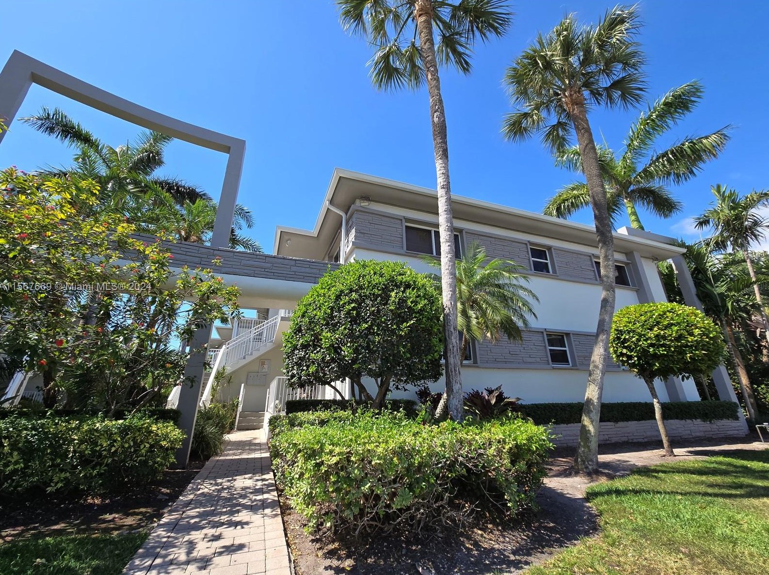 1152 99th St, Miami FL 33138-2641 exterior