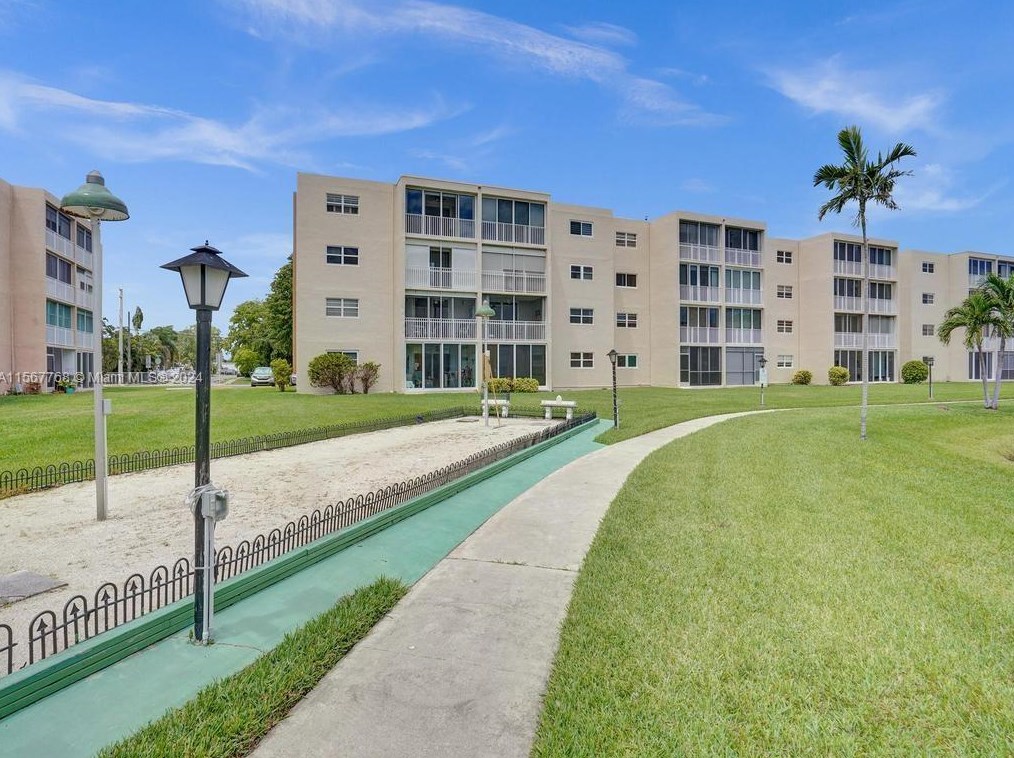 205 11th Ter, Dania Beach FL  33004-4467 exterior