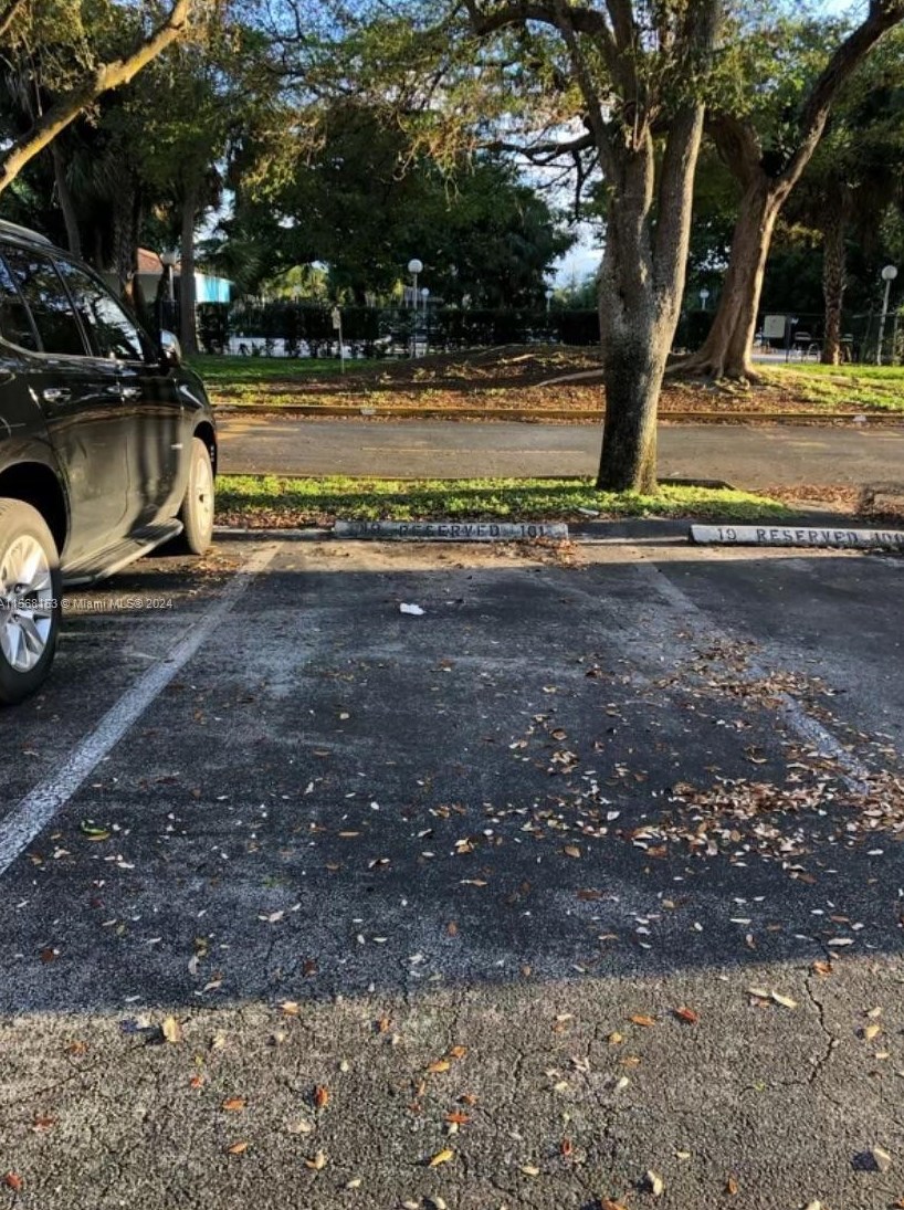 901 Hillcrest Dr, Hollywood FL  33021-7893 exterior