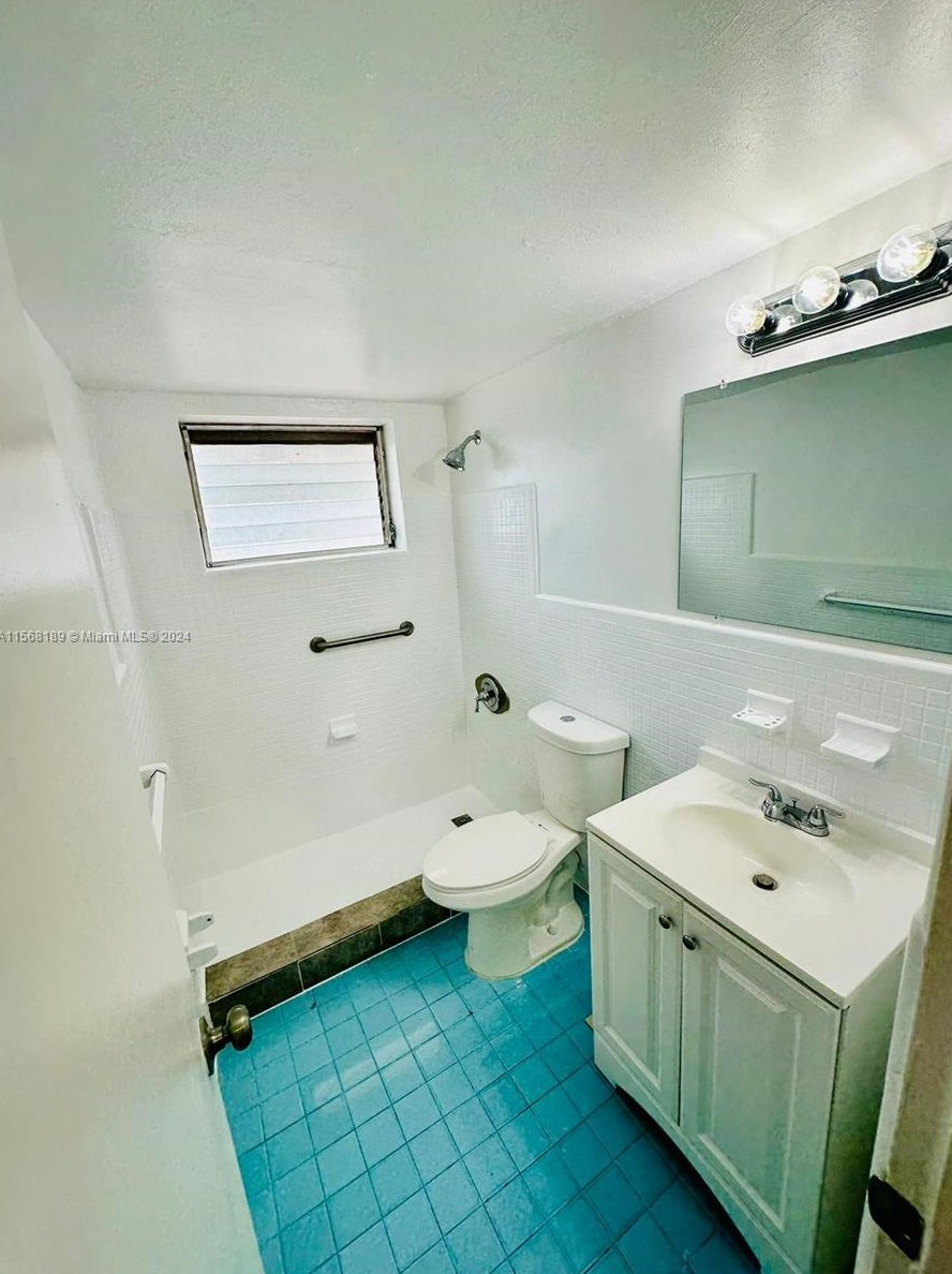 2960 Flagler St, Miami FL  33135-1366 exterior