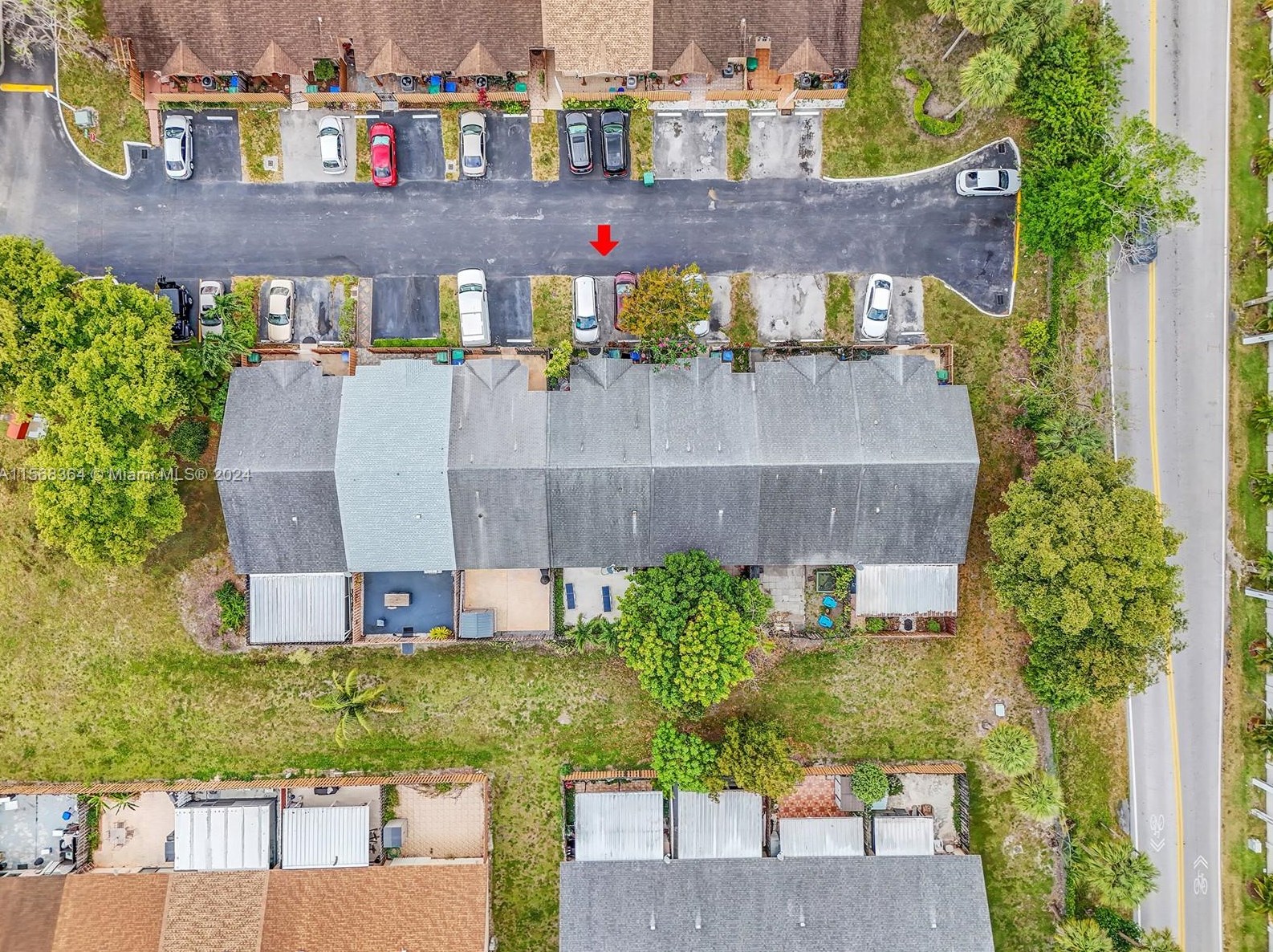 6773 186th Ter, Hialeah FL  33015-2400 exterior