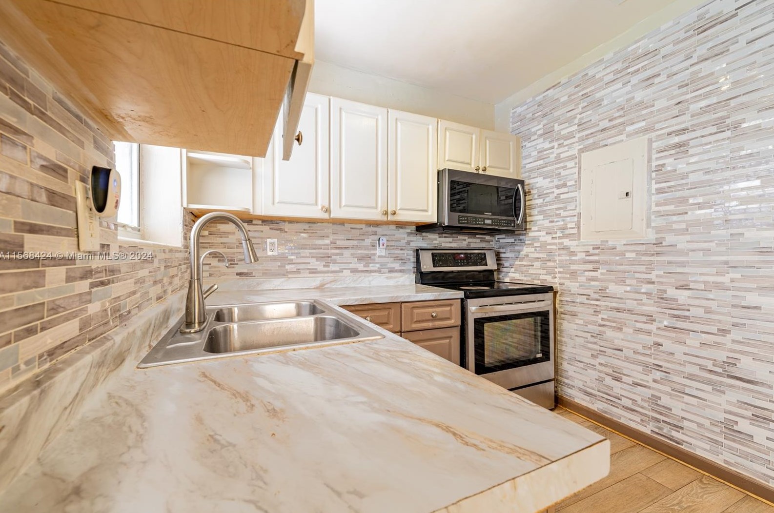 121 171 Ter, Miami FL 33177-2707 exterior