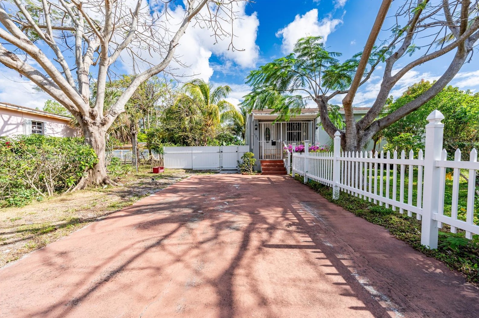 121 171 Ter, Miami FL 33177-2707 exterior