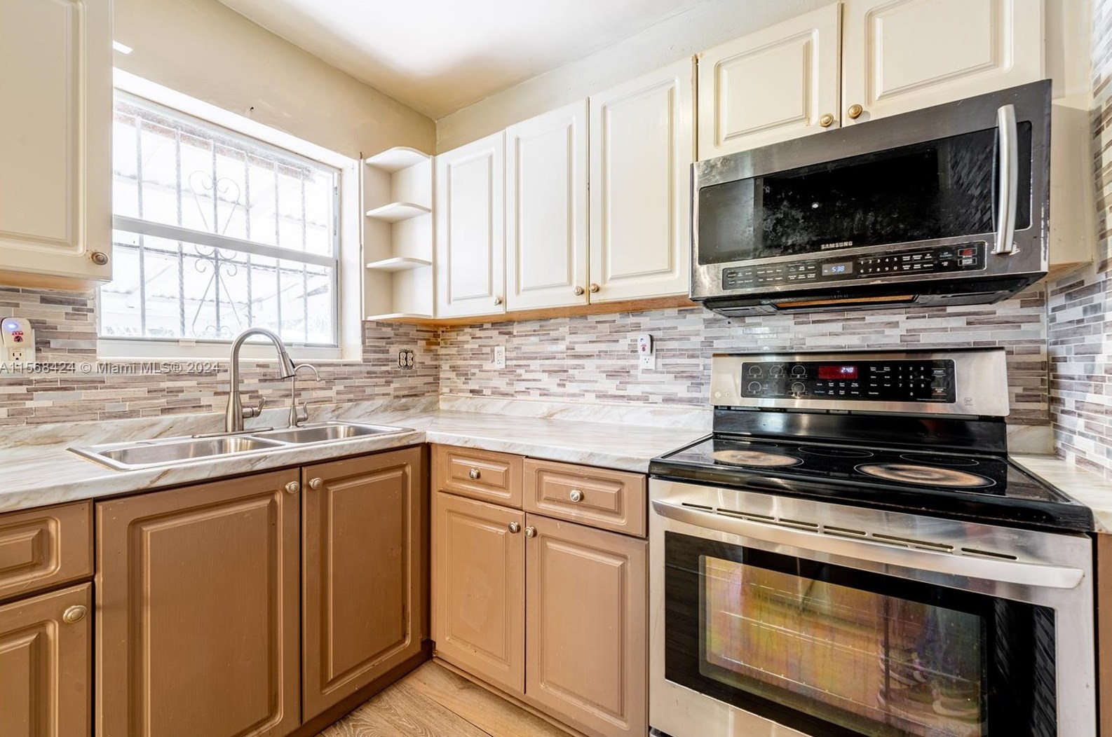 121 171 Ter, Miami FL 33177-2707 exterior