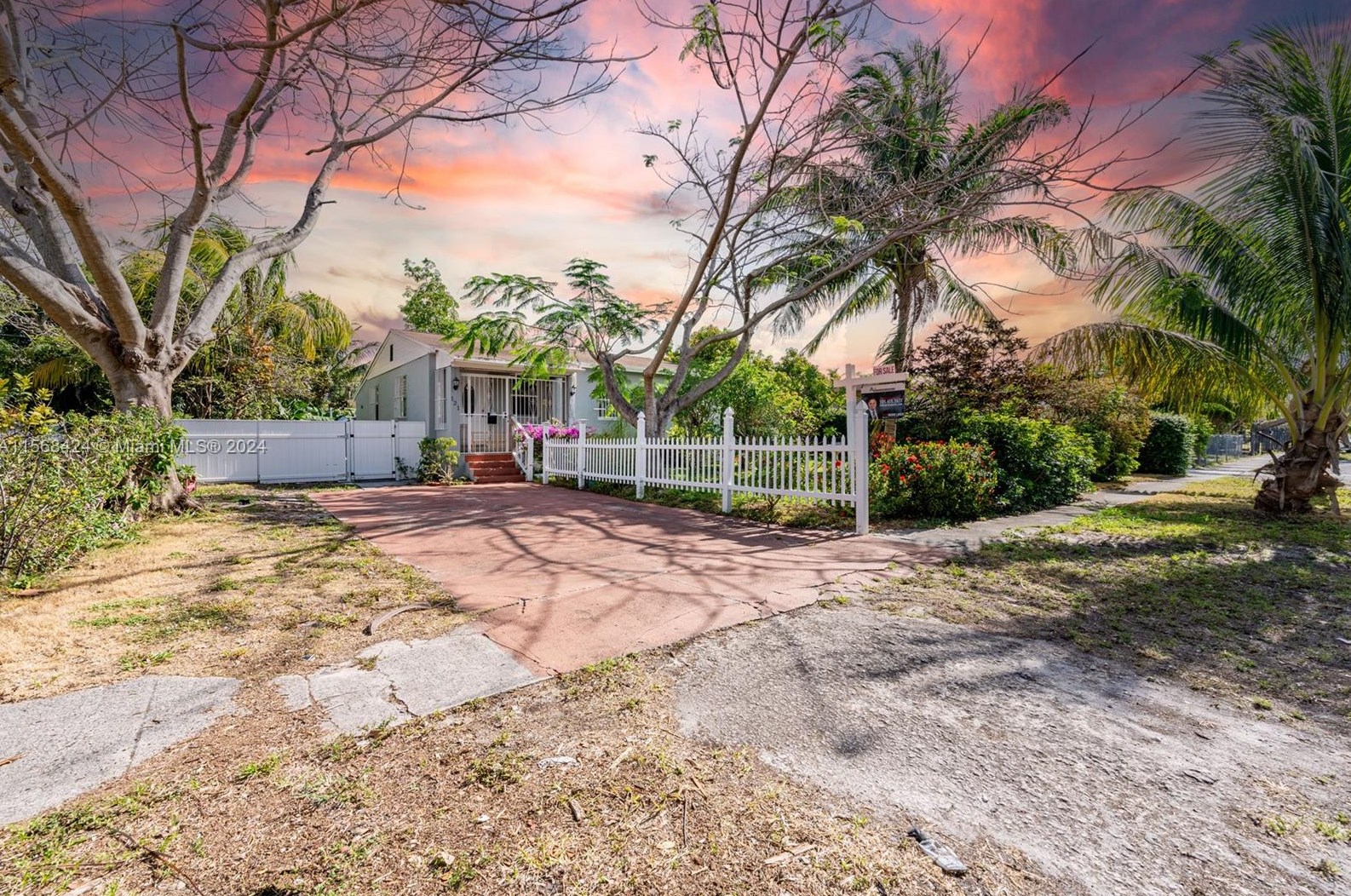 121 171 Ter, Miami FL 33177-2707 exterior