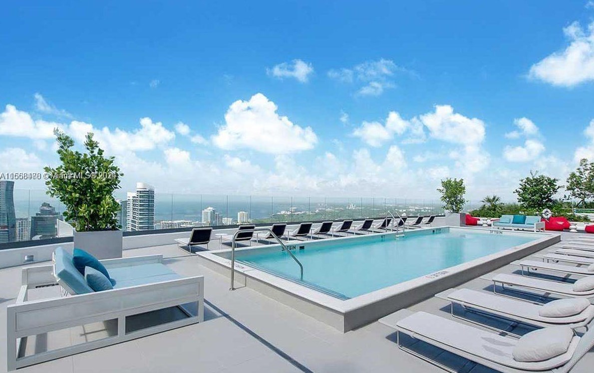 45 9th St, Miami FL  33132-1714 exterior