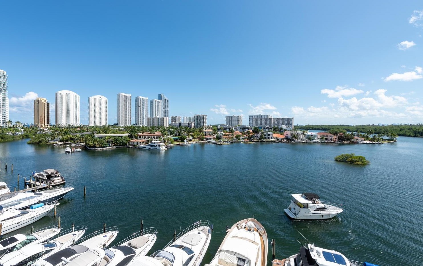 400 Sunny Isles Blvd, Miami FL 33160-4212 exterior