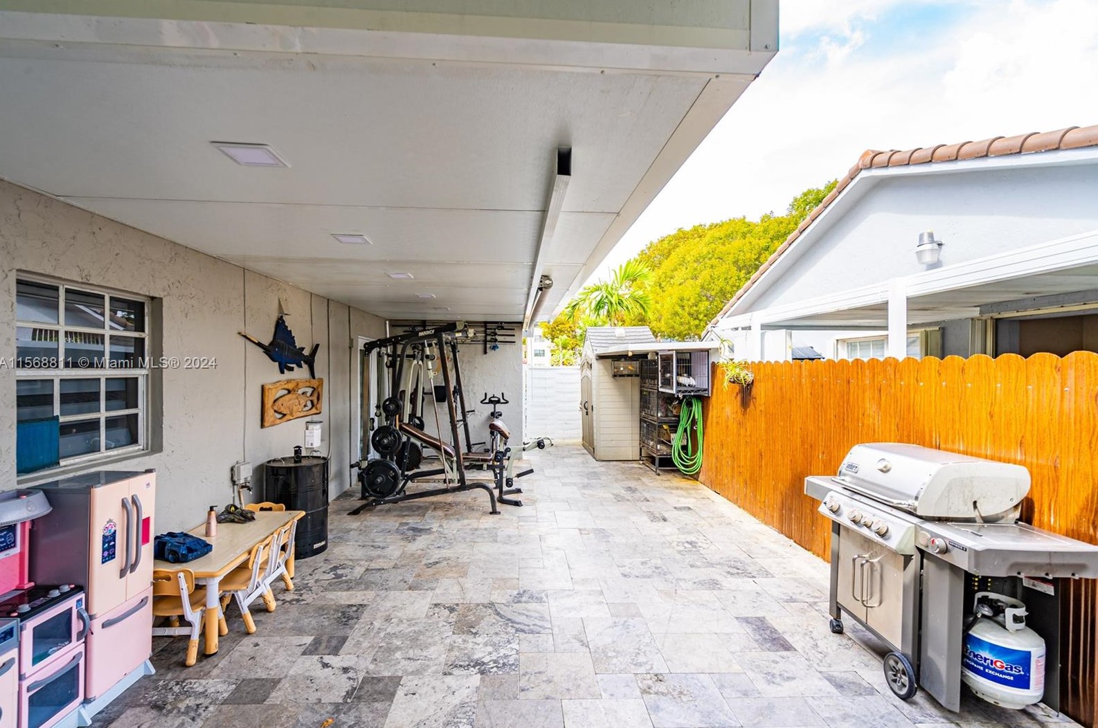 8101 149 Ave, Miami FL 33193-1433 exterior