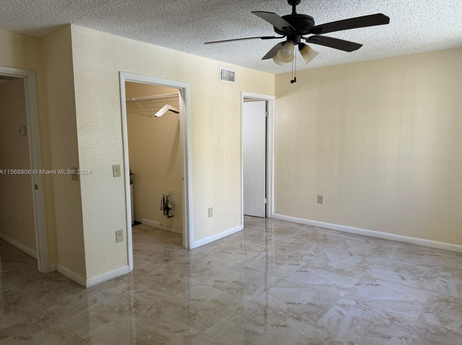 8215 Lake Dr, Miami FL  33166-4687 exterior