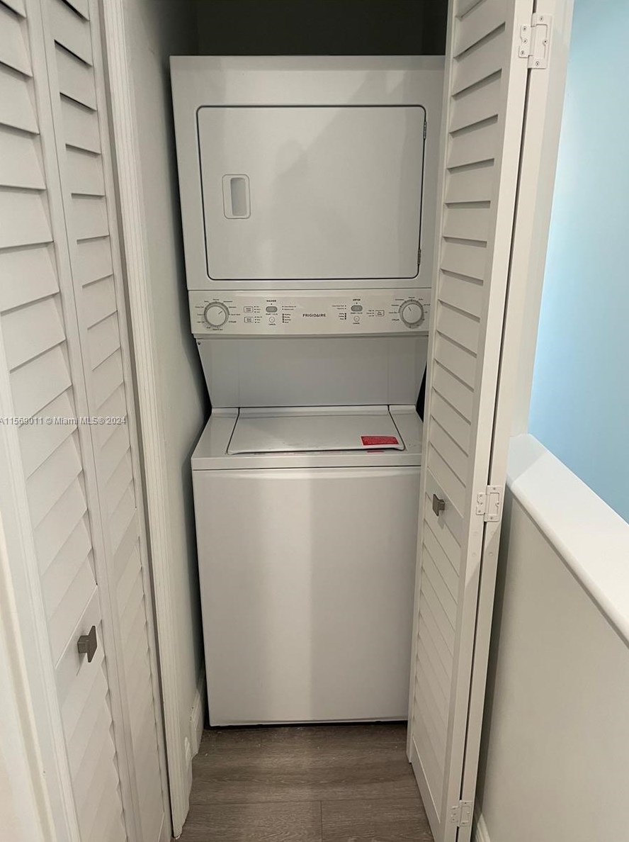 2840 Shipping Ave, Miami FL  33133-4616 exterior