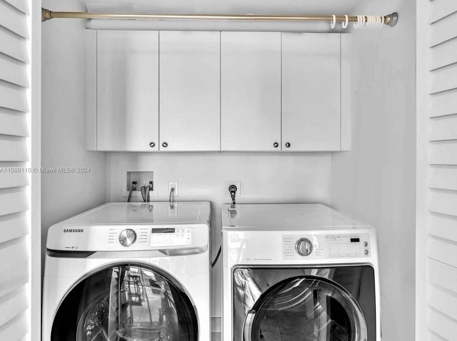 848 Brickell Key Dr, Miami FL 33131-3700 exterior