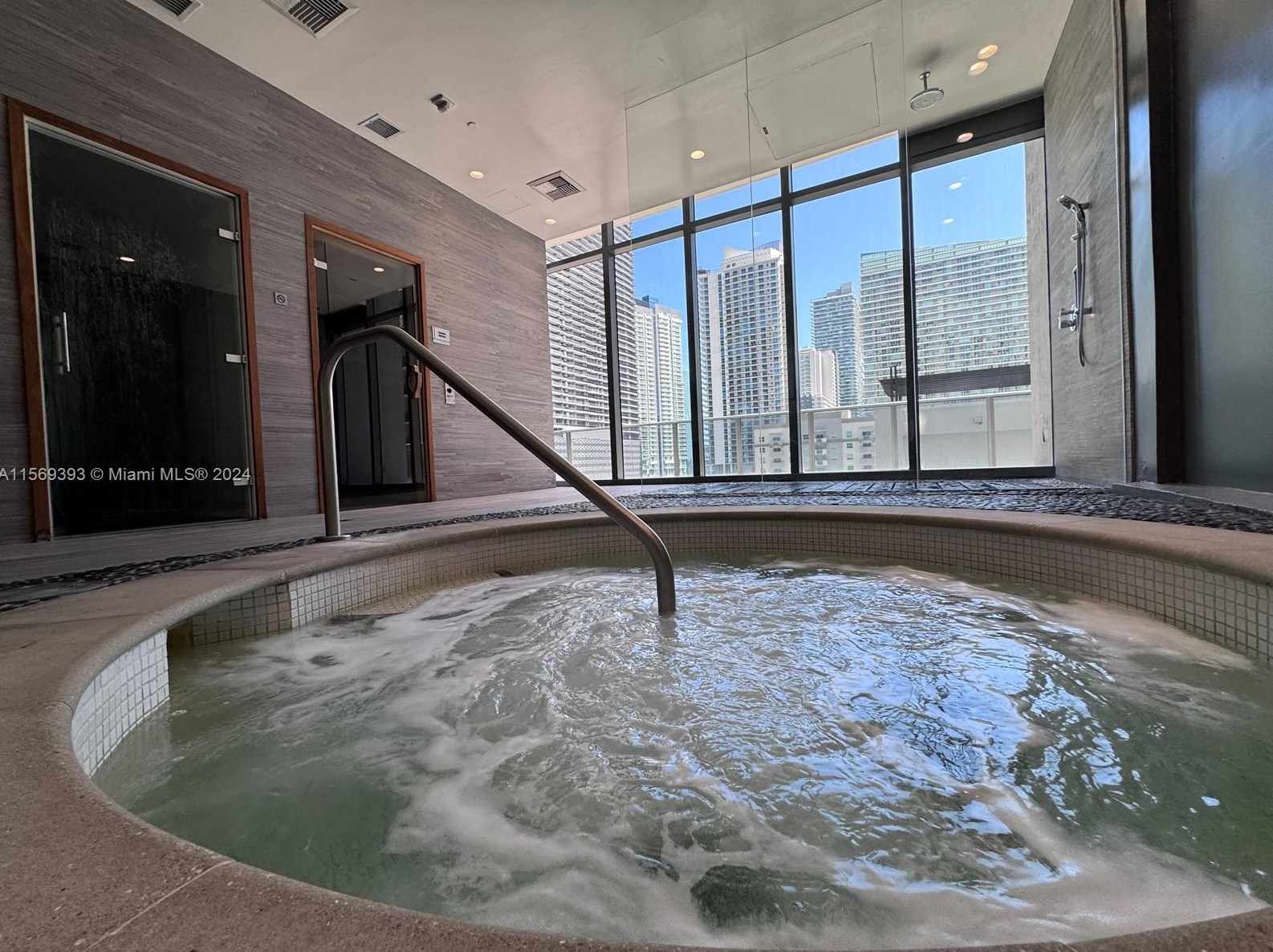 45 9th St, Miami FL  33132-1714 exterior