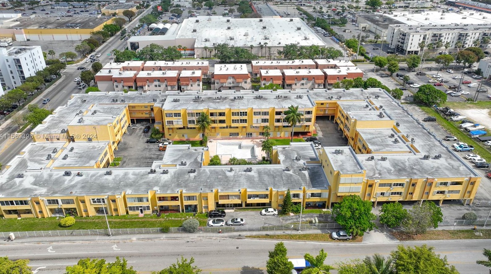 1555 44th Pl, Hialeah FL  33012-7808 exterior