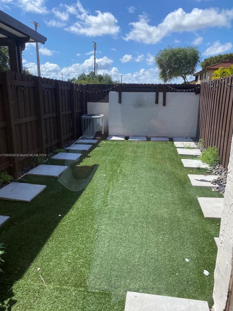 13250 58th Ter, Miami FL 33183-1256 exterior