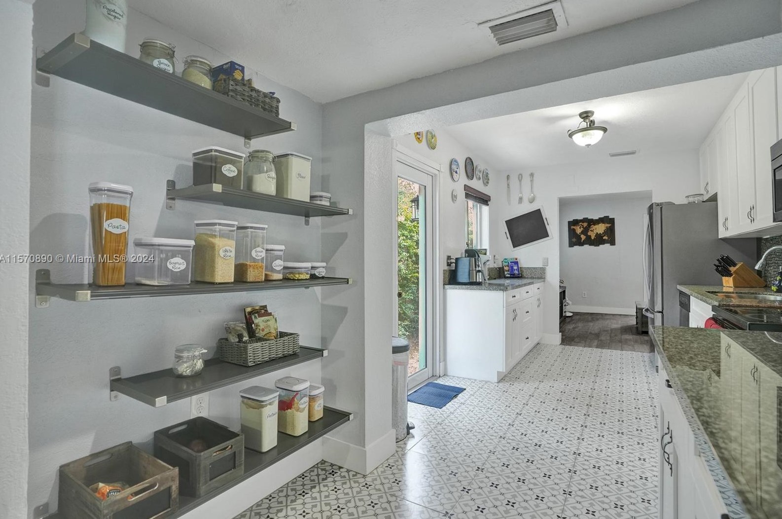 5420 7th Ave, Hialeah FL  33012-2550 exterior