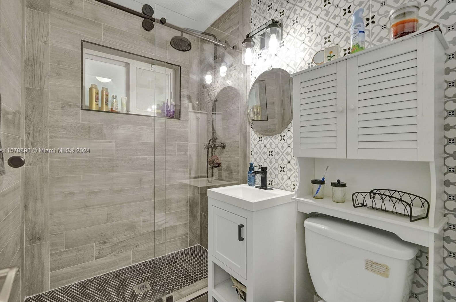 5420 7th Ave, Hialeah FL  33012-2550 exterior