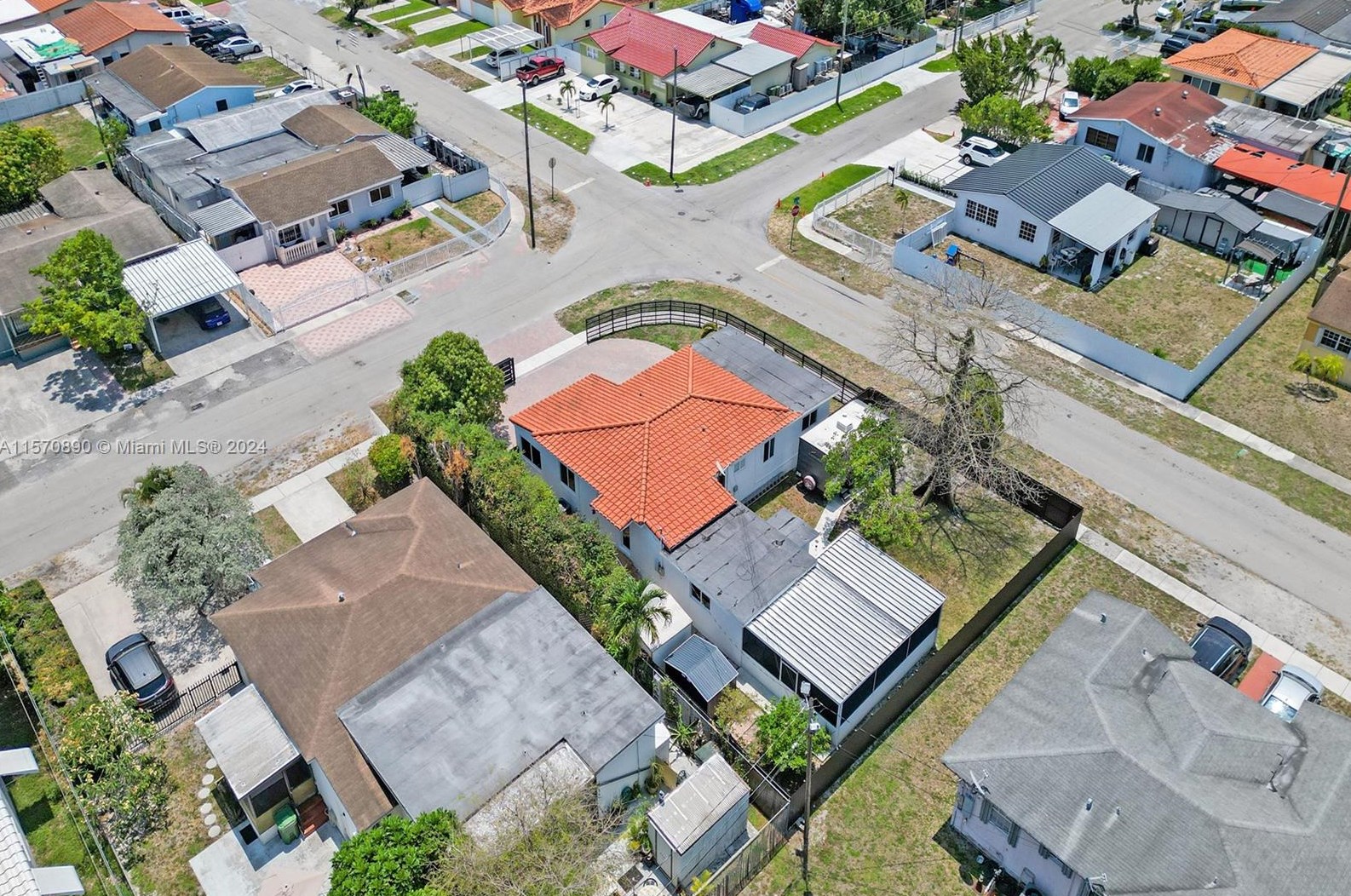 5420 7th Ave, Hialeah FL  33012-2550 exterior