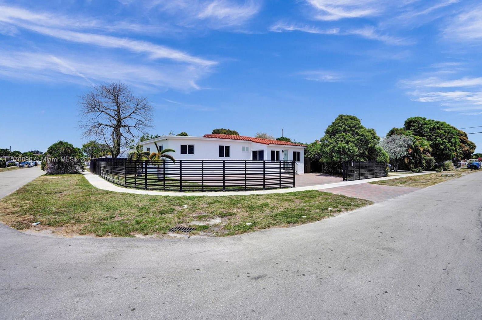 5420 7th Ave, Hialeah FL  33012-2550 exterior