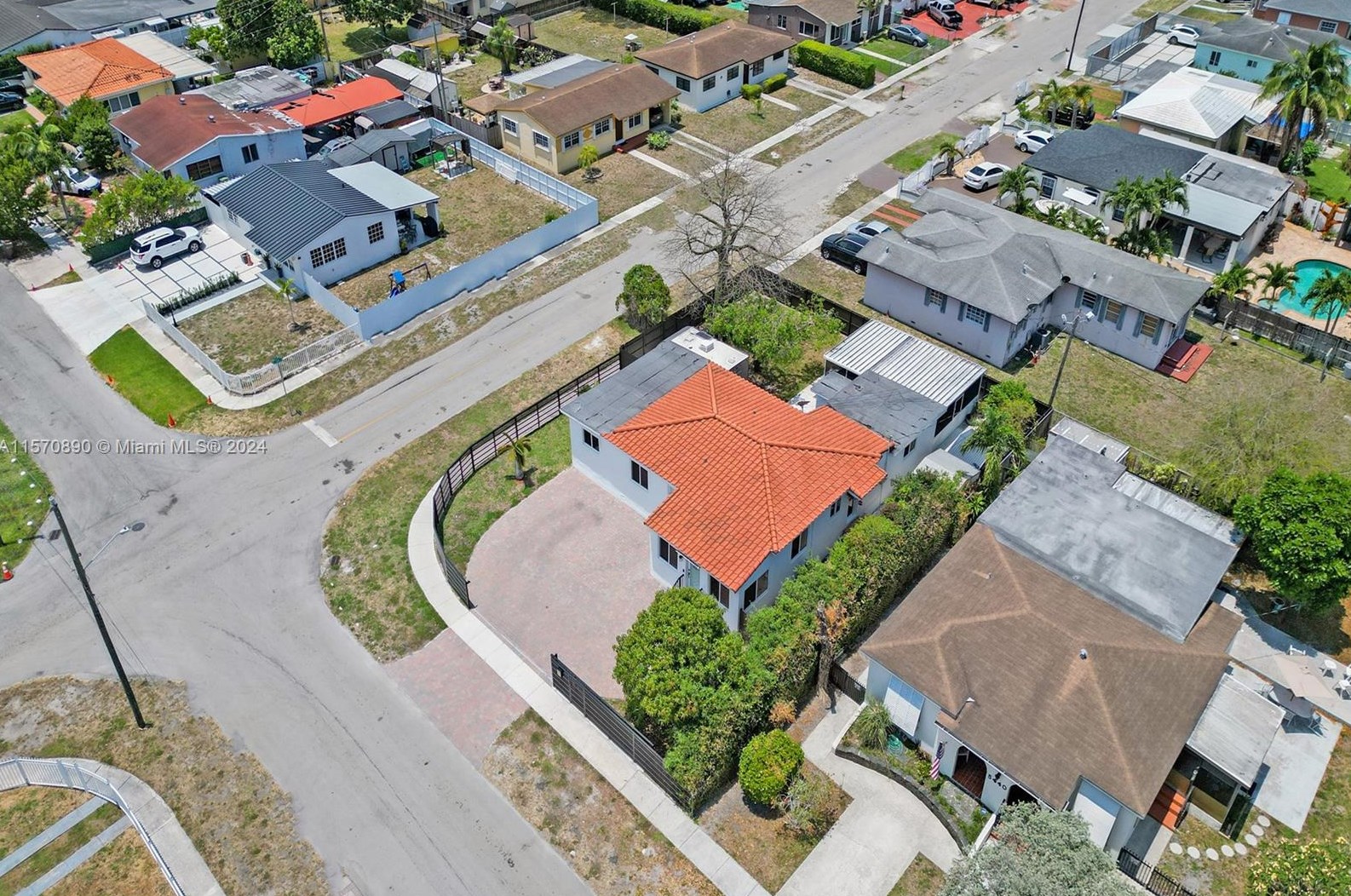 5420 7th Ave, Hialeah FL  33012-2550 exterior