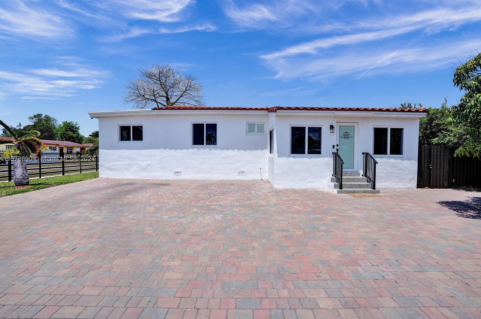 5420 7th Ave, Hialeah FL  33012-2550 exterior