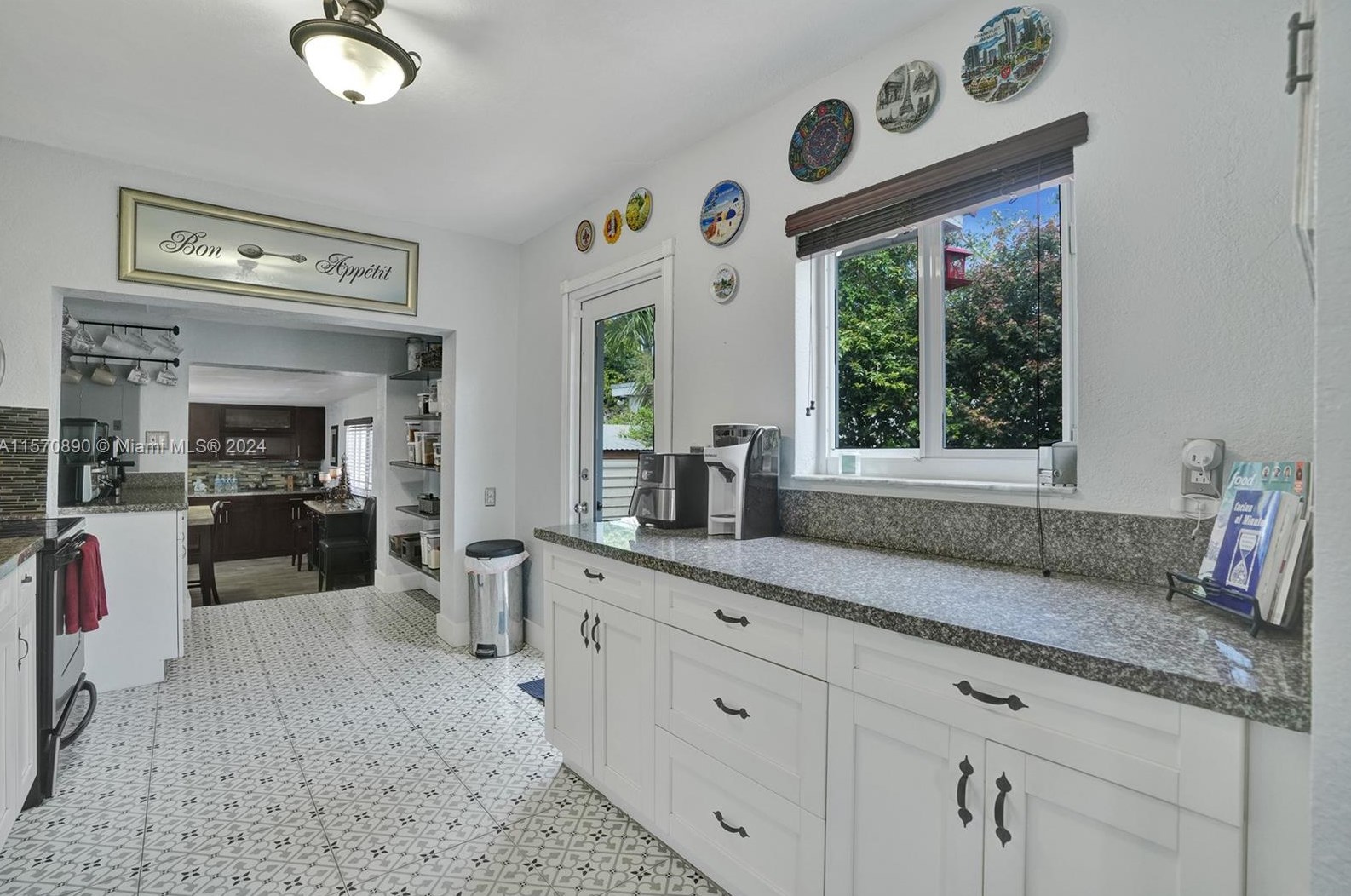 5420 7th Ave, Hialeah FL  33012-2550 exterior