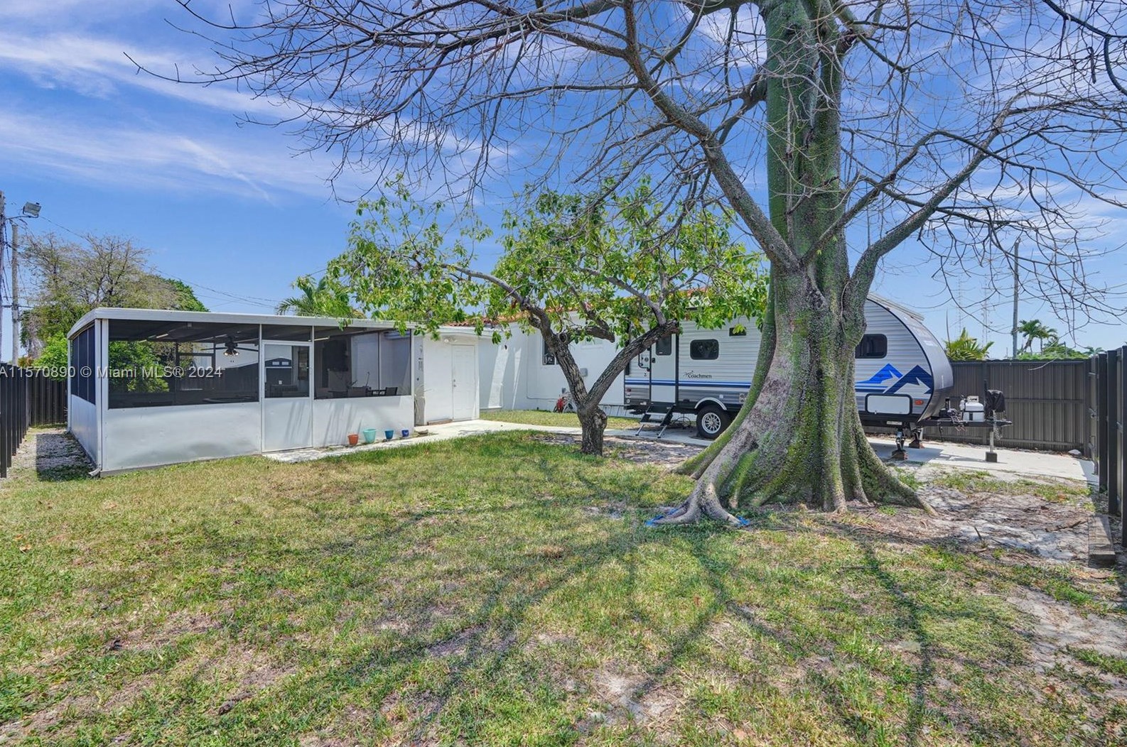 5420 7th Ave, Hialeah FL  33012-2550 exterior