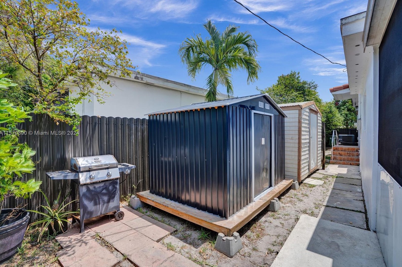 5420 7th Ave, Hialeah FL  33012-2550 exterior