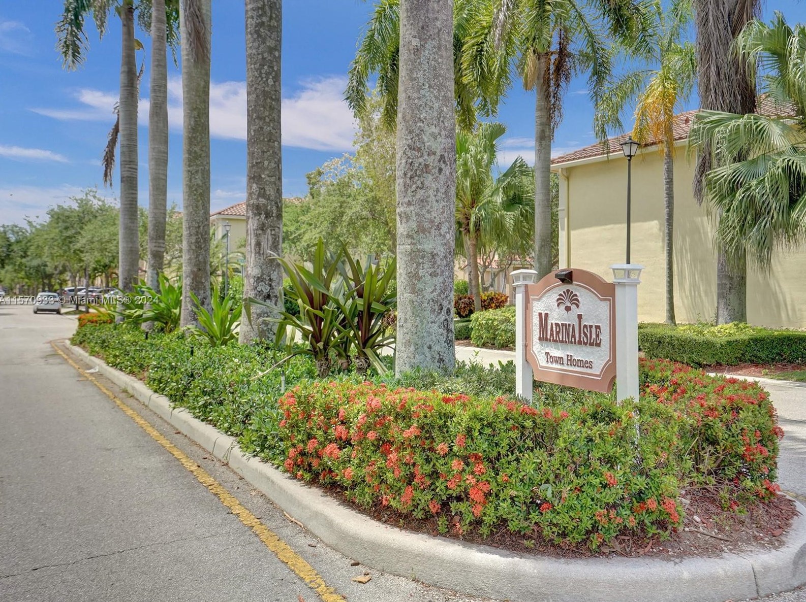 17045 39 Ct, Hollywood FL exterior