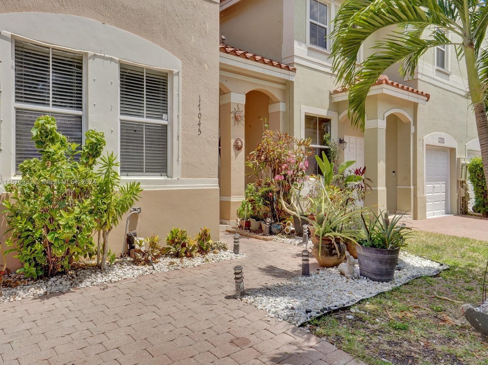 17045 39 Ct, Hollywood FL exterior
