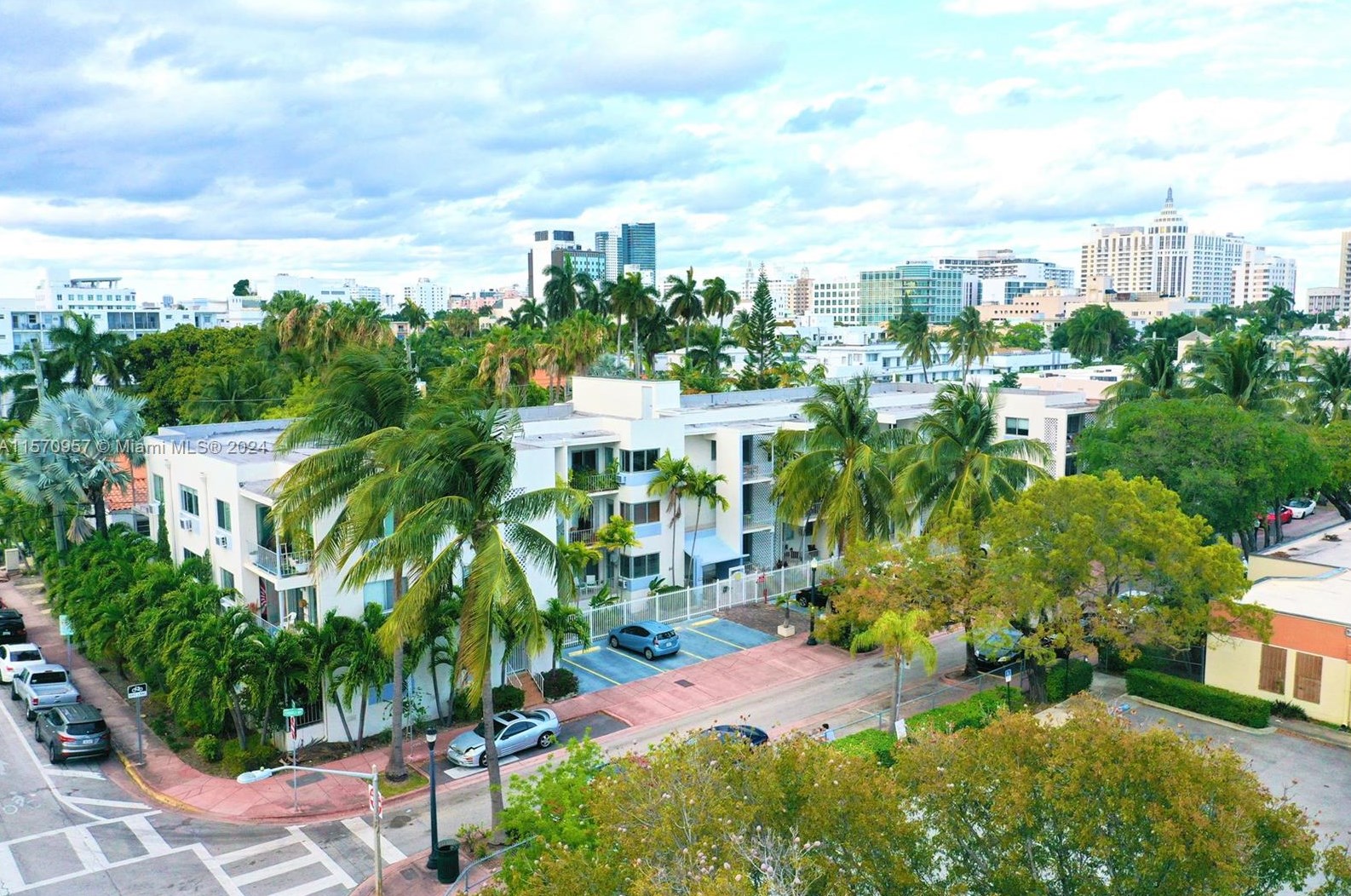 641 Espanola Way, Miami FL 33139-3912 exterior