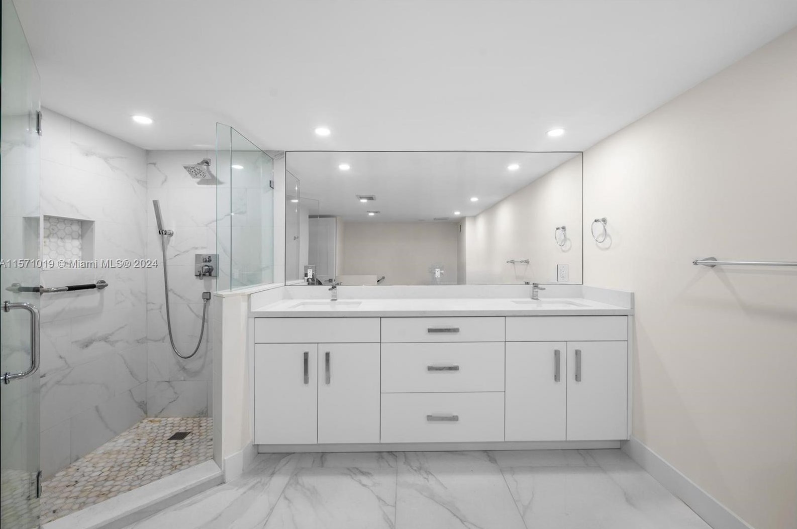 2751 Ocean Dr, Hollywood FL  33019-2721 exterior