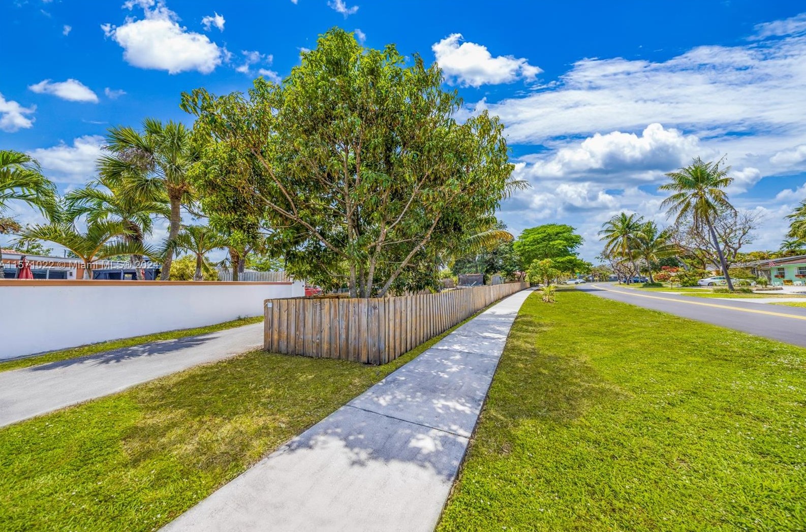 3720 Longfellow Cir, Hollywood FL  33021-4937 exterior