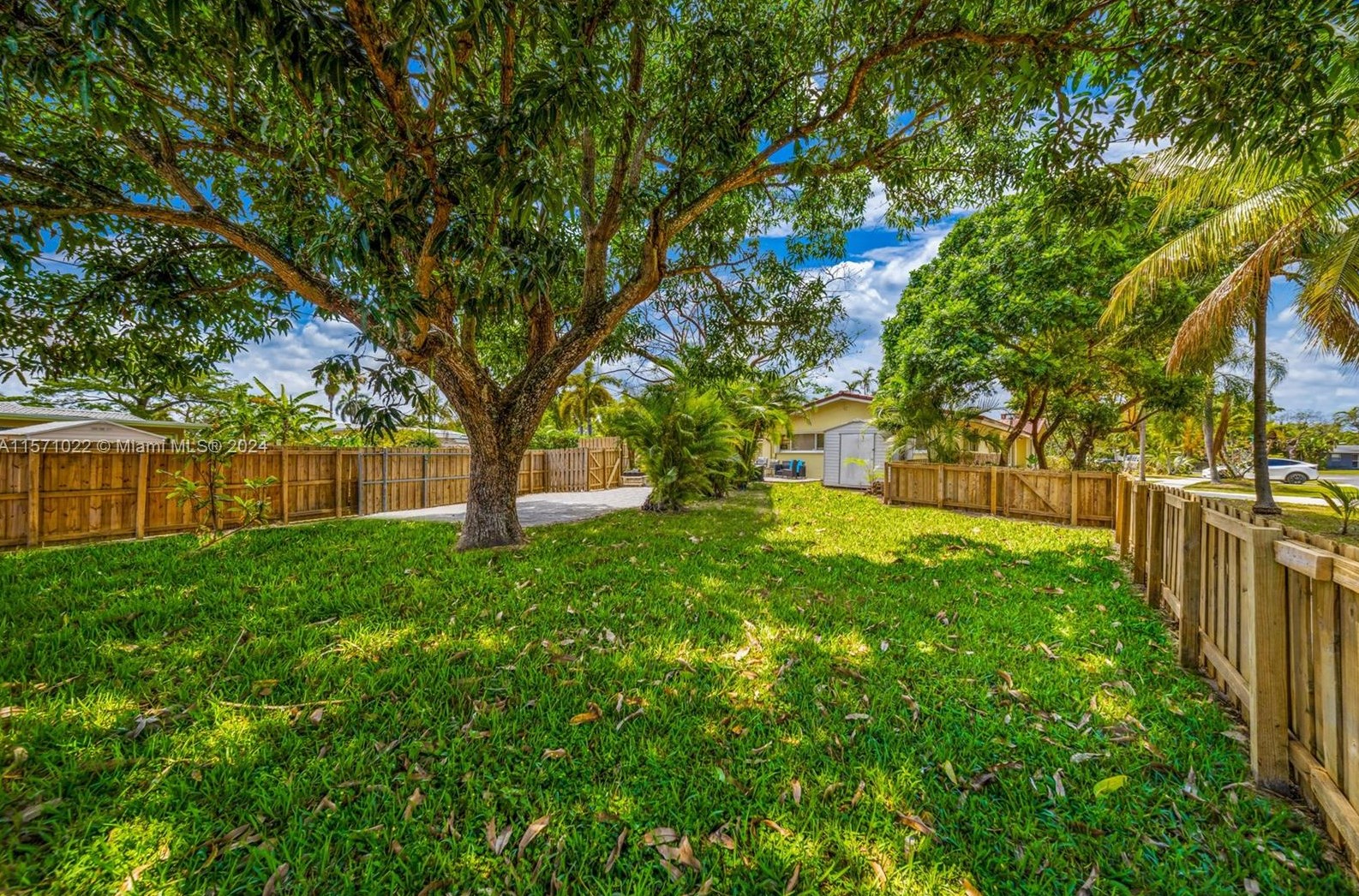 3720 Longfellow Cir, Hollywood FL  33021-4937 exterior