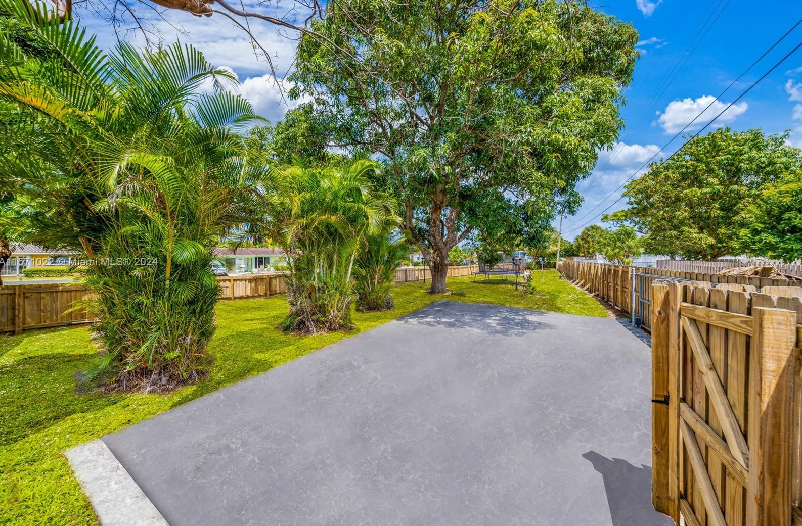 3720 Longfellow Cir, Hollywood FL  33021-4937 exterior