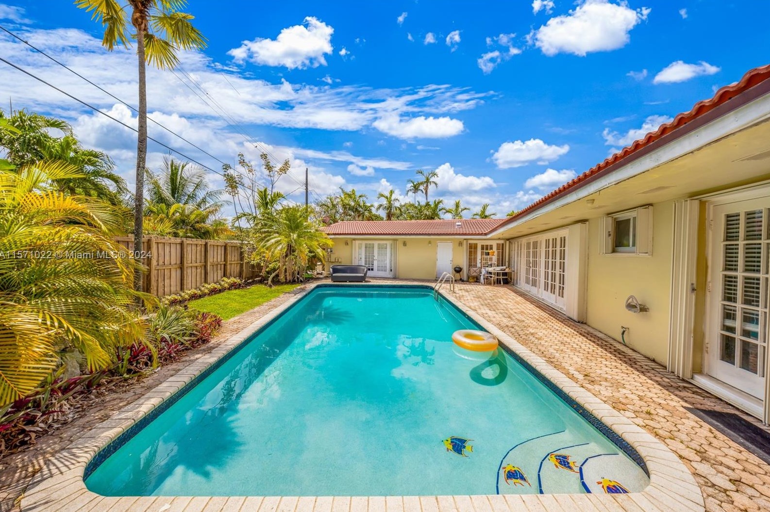 3720 Longfellow Cir, Hollywood FL  33021-4937 exterior
