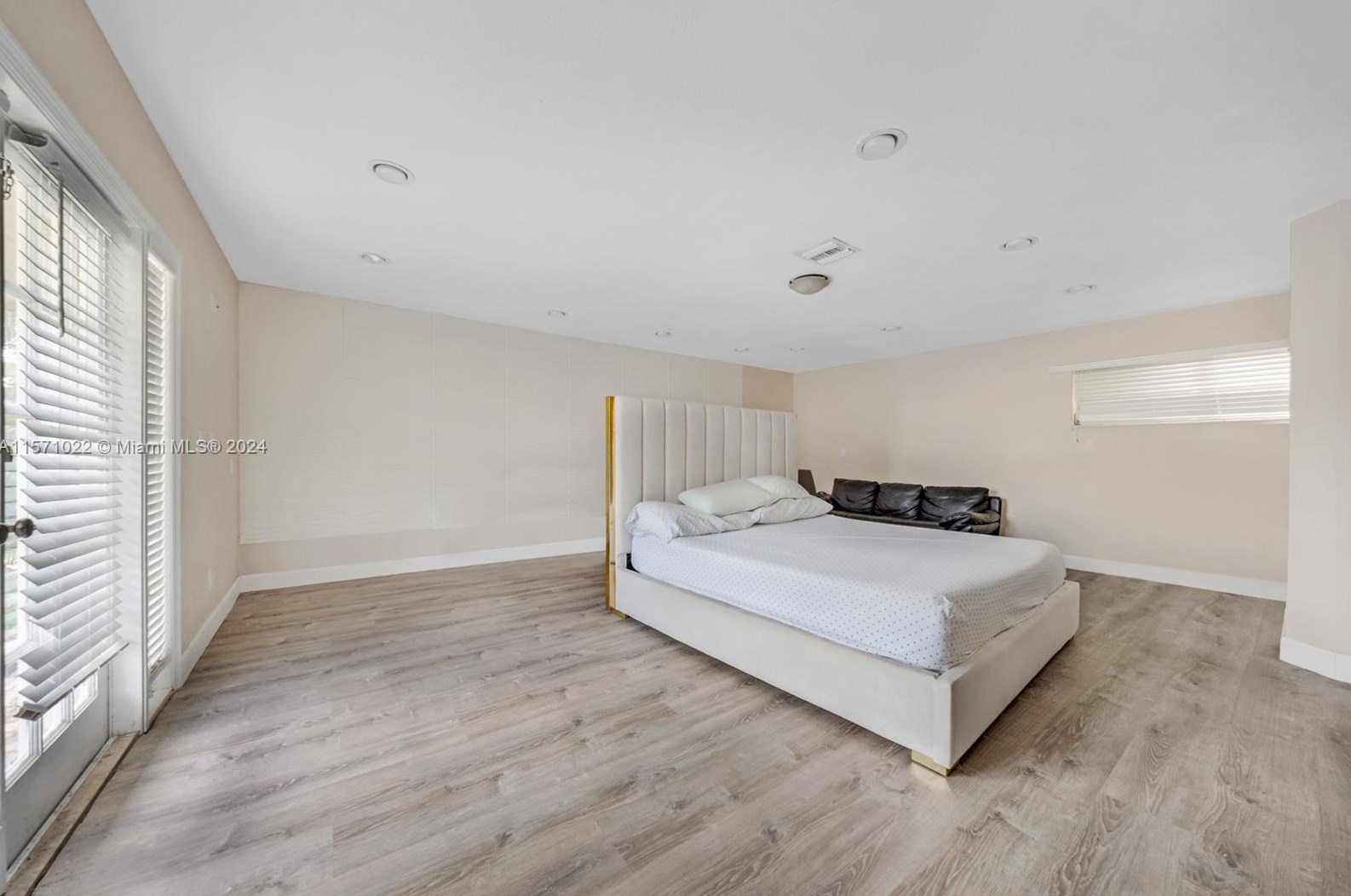 3720 Longfellow Cir, Hollywood FL  33021-4937 exterior