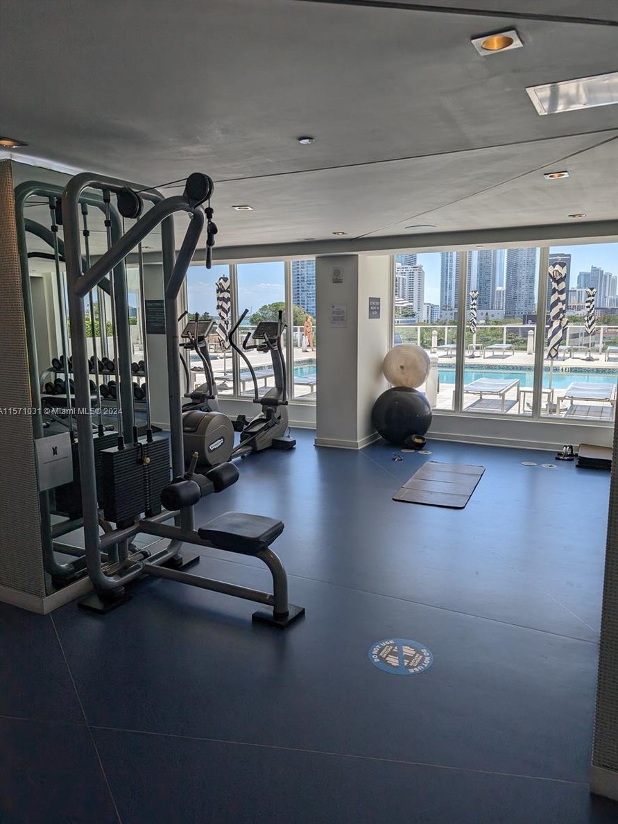 4250 Biscayne Blvd, Miami FL  33137-3210 exterior