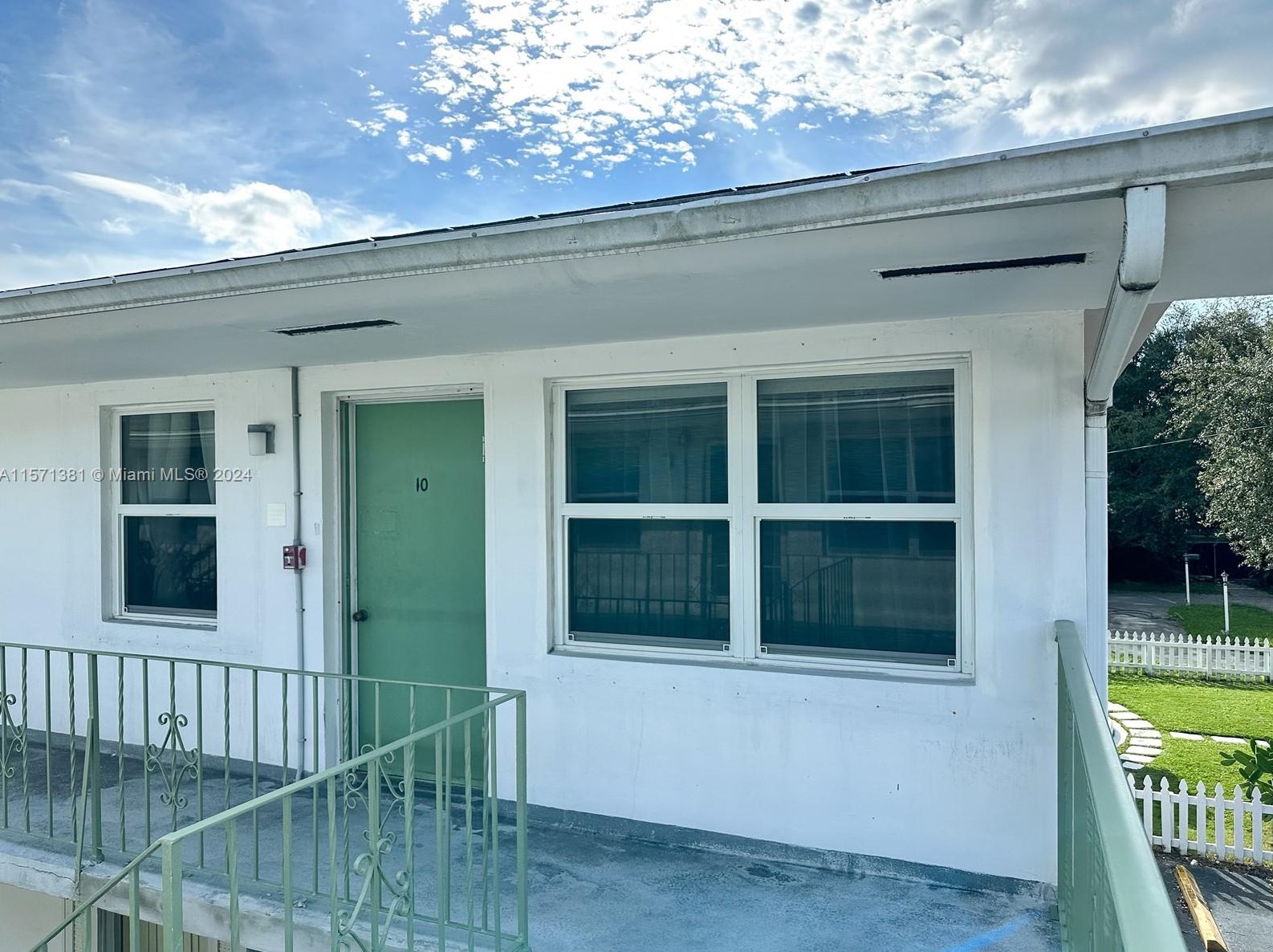 1824 Monroe St, Hollywood FL  33020-5118 exterior