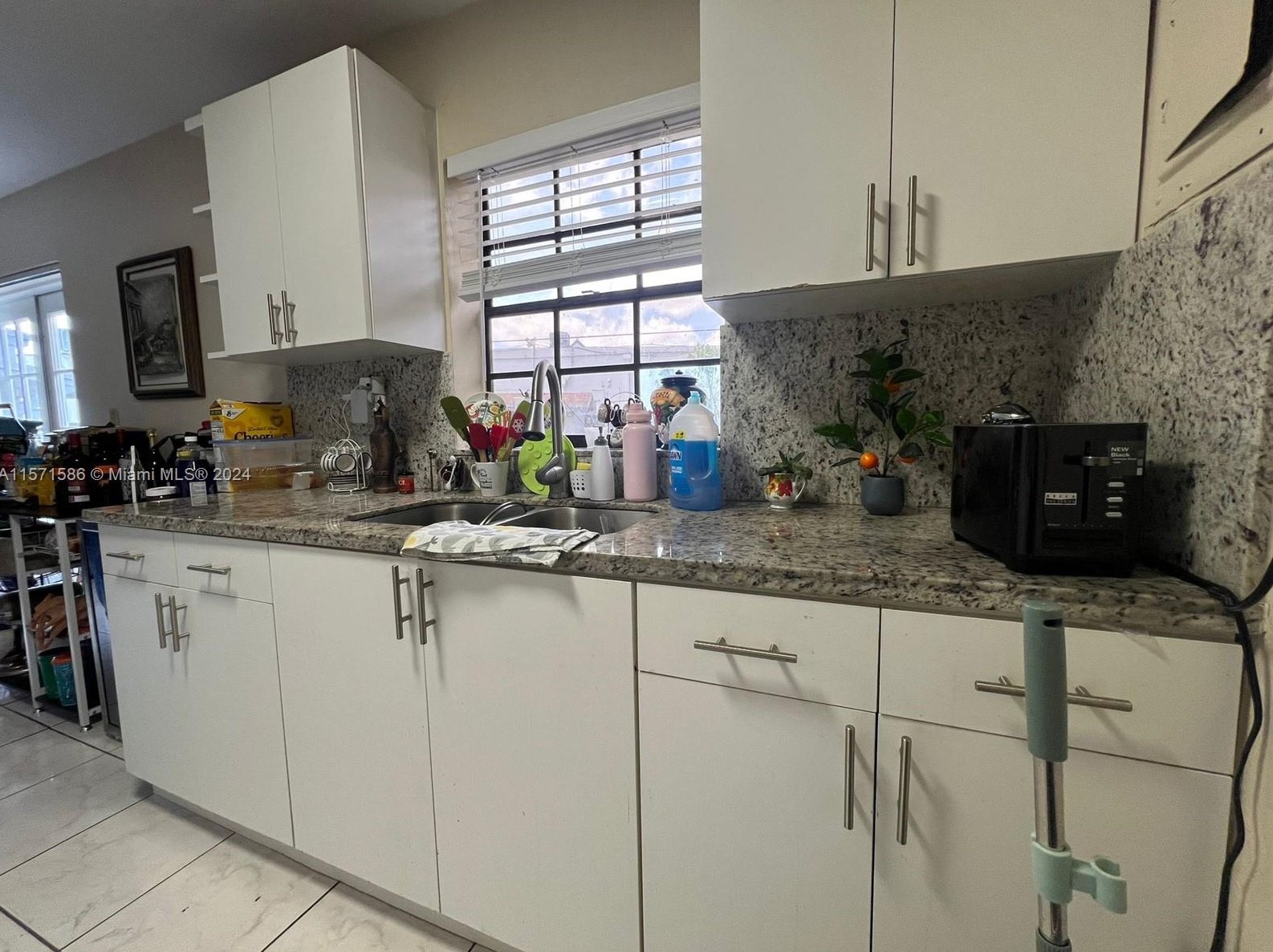 7945 9th Ter, Miami FL 33144-4267 exterior