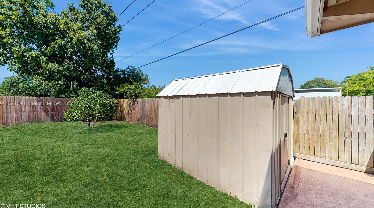 2201 82 Ave, Hollywood FL 33328 exterior