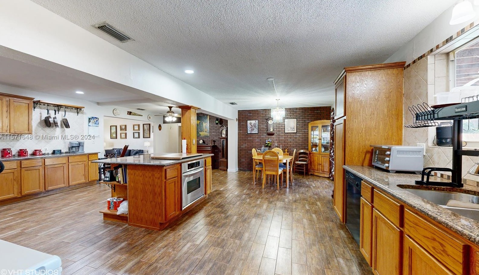 2201 82 Ave, Hollywood FL 33328 exterior