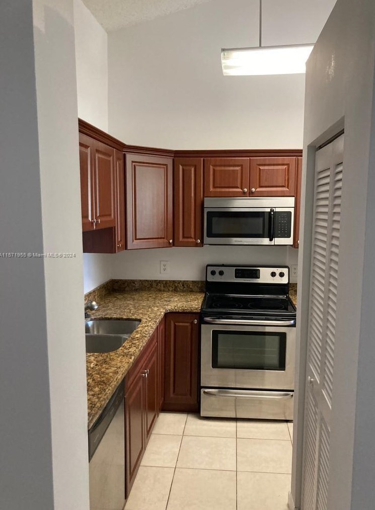 16304 Glenmoor Dr, West Palm Beach FL  33409-2814 exterior