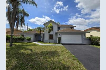 7370 NW 51st St - Photo 1